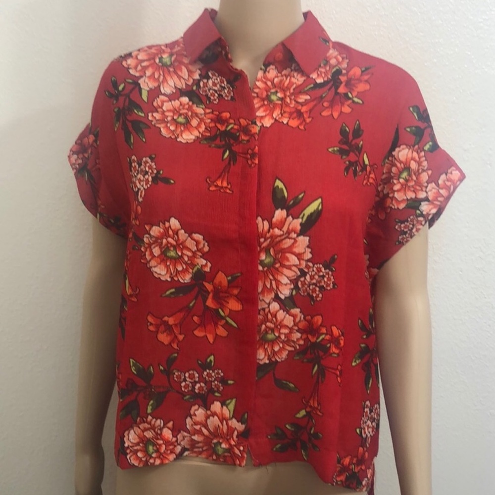 🆕 🌻 Romeo + Juliet Couture Floral Print Top